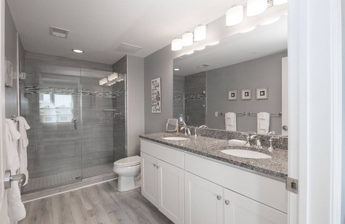 Sussex County Condominio | Luxury condo centrally located and walking distance to the beach.