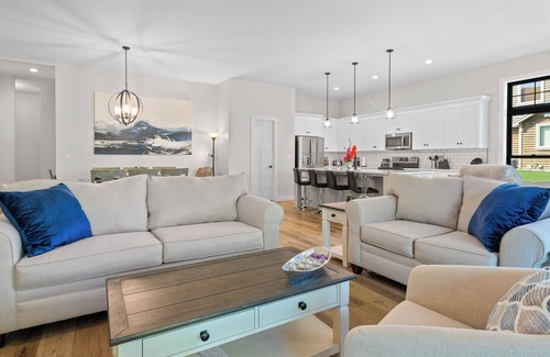 Egg Harbor Condominio | Luxury Condo-Dog Friendly near Egg Harbor & Indoor Pool, Gym, Hot tub