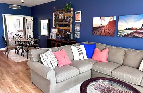 Charlevoix Apartamento | Luxury Condo Downtown Charlevoix! Round LAKE VIEW! 2 WEEK MINIMUM REQUIRED