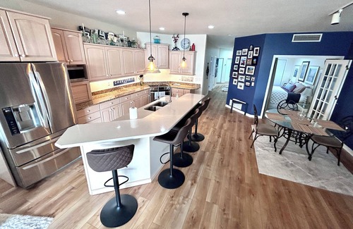 Charlevoix Apartamento | Luxury Condo Downtown Charlevoix! Round LAKE VIEW! 2 WEEK MINIMUM REQUIRED