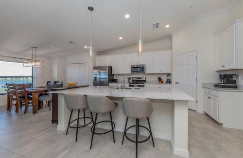 Palmer Ranch Condominio | Luxury Condo Hole #1 on Golf Course, 2Bed/2bath - 6 Seater Golf Cart included