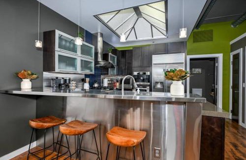 Elizabeth Park Valley Apartamento | Luxury Condo in Akron Northside District