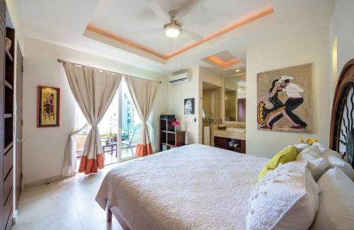 Emiliano Zapata Apartamento | Luxury Condo in Romantic Zone, 2 Blocks from Beach