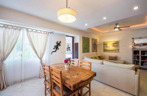 Emiliano Zapata Apartamento | Luxury Condo in Romantic Zone, 2 Blocks from Beach