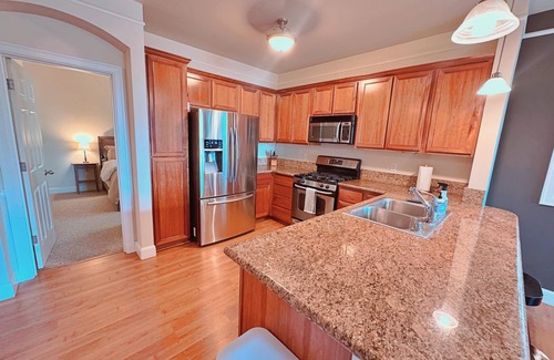 Renton Condominio | Luxury Condo in Renton - Welcome to Hilltop Haven!