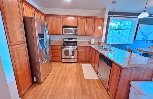 Renton Condominio | Luxury Condo in Renton - Welcome to Hilltop Haven!
