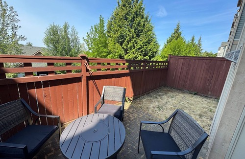 Renton Condominio | Luxury Condo in Renton - Welcome to Hilltop Haven!