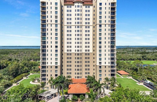 Bonita Springs Condominio | Luxury Condo in Fabulous Community with Bay Club, Private Island & Pool!