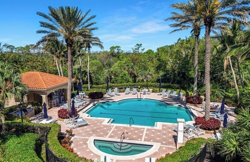 Bonita Springs Condominio | Luxury Condo in Fabulous Community with Bay Club, Private Island & Pool!