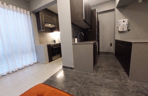 Dhaka Apartamento | Luxury condo near Gulshan park, near popular restaurants, clubs, shops, & hotels