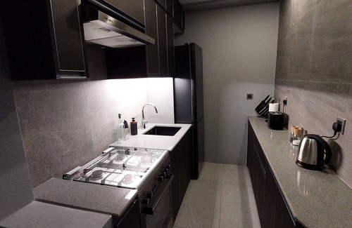 Dhaka Apartamento | Luxury condo near Gulshan park, near popular restaurants, clubs, shops, & hotels