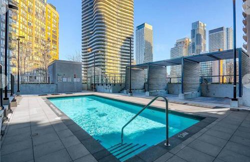 Bay Cloverhill Apartamento | Luxury Condo on Bay Street