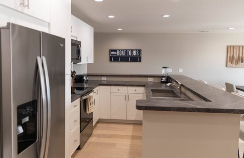 Caseville Condominio | Luxury Condo Overlooking Marina
