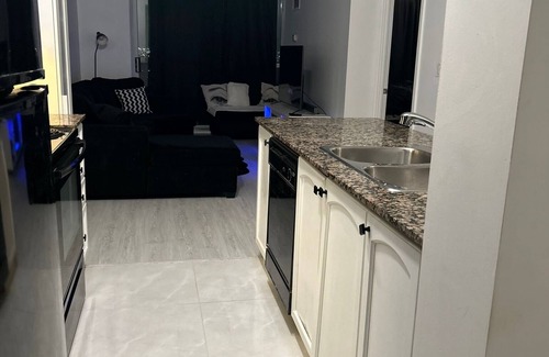 Downtown Mississauga Condominio | Luxury Condo Vacation Rental Missisauga/Toronto Book today your stay