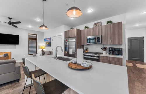 Willow Grove Condominio | Luxury Condo w/ Private Balcony for River Views & Access to Walking-Trails!