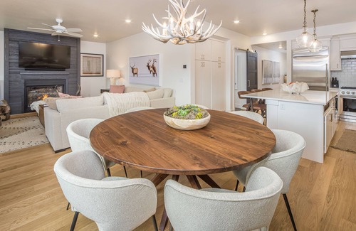 Big Sky Casa | Luxury condo w/private hot tub & Lone Peak Views, minutes to Big Sky Resort - Copper John Getaway