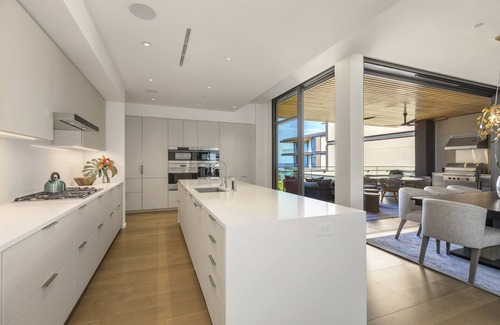 Ala Moana Condominio | Luxury Condo w/ Resort Pool/Spa, AC, Ocean View & Spacious Lanai: Park Lane Sky