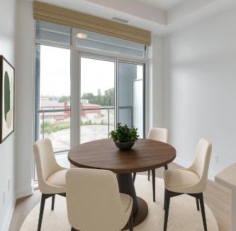 Kitchener Apartamento | Luxury Condo with Hottub, outdoor firepit & Bowlin