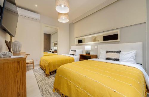 El Tezal Apartamento | Luxury condo with pool, jacuzzi, and private terrace