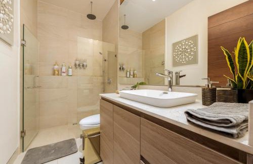 El Tezal Apartamento | Luxury condo with pool, jacuzzi, and private terrace