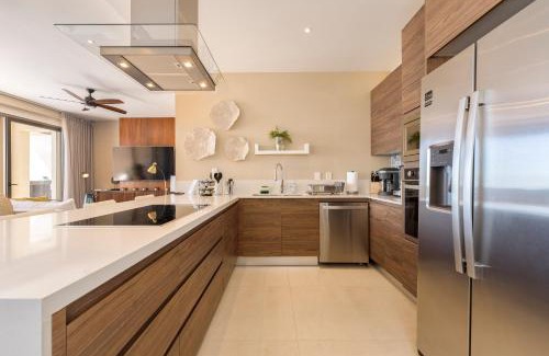 El Tezal Apartamento | Luxury condo with pool, jacuzzi, and private terrace