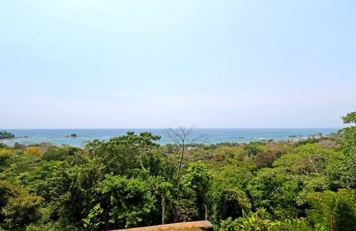 Dominicalito Condominio | Condominio de lujo con vista al mar 2 habitaciones