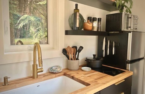 McKinleyville Casa | Luxury Container Under The Trees ~Soaking Tub~