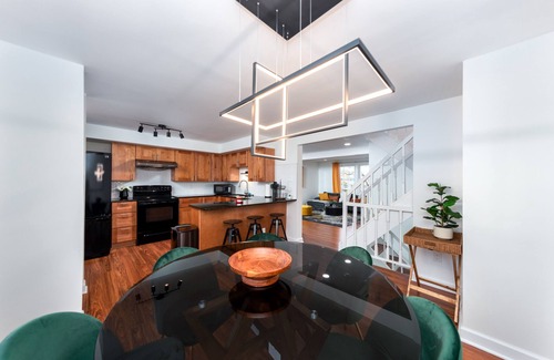 Franconia Casa | Luxury contemporary modern home mins away from DC!