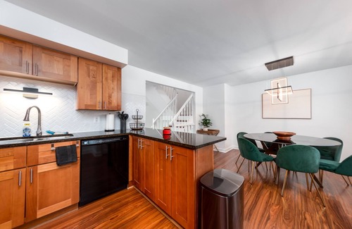 Franconia Casa | Luxury contemporary modern home mins away from DC!