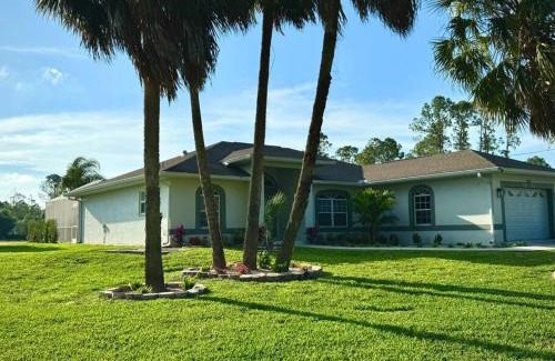 Lehigh Acres Casa | Luxury contemporary hidden gem