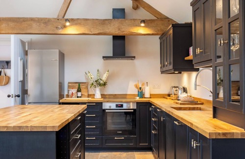 Faringdon Casa | Luxury converted Barn, rural seclusion at foot of The Ridgeway, dog friendly