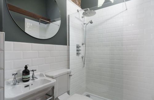 St. Agnes Casa | Luxury Cornish Cottage & Modern Cabin with Garden, Central St Agnes