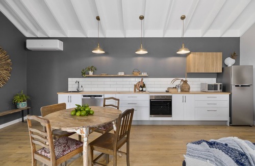 Kurrajong Heights Casa | Luxury cottage with big city views