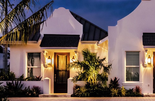 Seven Mile Beach Cabaña | Luxury Cottage, 2bd/2ba on 7 Mile Strip