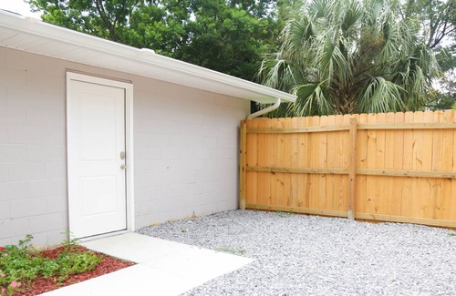 Northeast Pensacola Cabaña | Luxury Cottage: Close to UWF, Shopping, & More!