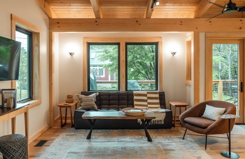 Brevard Cabaña | Luxury Cottage, Estate Property, Walk to Downtown, Pet Friendly