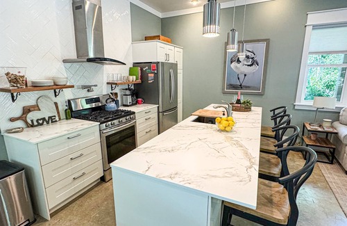 Fairhope Casa | Luxury Cottage|Pickleball, Dining & Downtown Walks