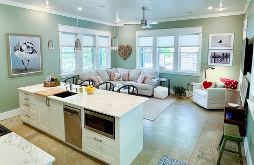 Fairhope Casa | Luxury Cottage|Pickleball, Dining & Downtown Walks