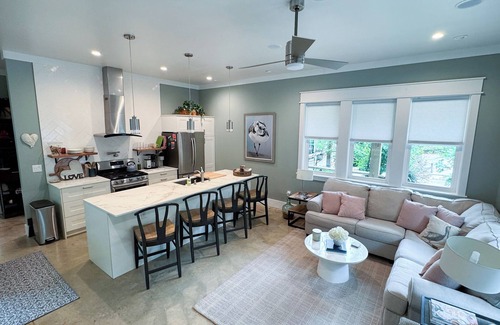 Fairhope Casa | Luxury Cottage|Pickleball, Dining & Downtown Walks