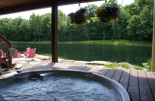 Huntsville Cabaña | Luxury Cottage with Pristine Pond, Hot Tub & Fire Pit - *Monthly Rentals Only*