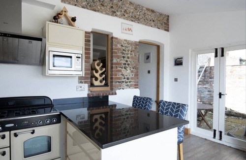 East Lavant Cabaña | Luxury cottage with hot tub, nestled in the South Downs national park