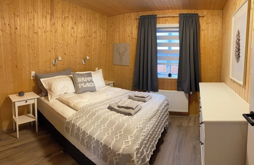 Rangarþing ytra Cabaña | Luxury cottage with hot tub and large patio in quiet countryside. Great for 4-6