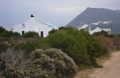 Betty's Bay Cabaña | Casa de lujo con hermosas vistas a un lago en una reserva natural cerca del mar