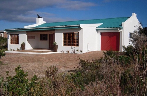 Betty's Bay Cabaña | Casa de lujo con hermosas vistas a un lago en una reserva natural cerca del mar