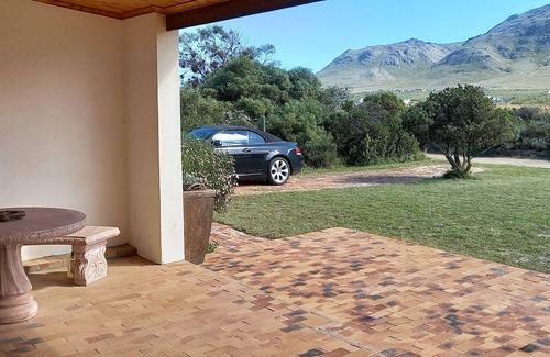 Betty's Bay Cabaña | Casa de lujo con hermosas vistas a un lago en una reserva natural cerca del mar
