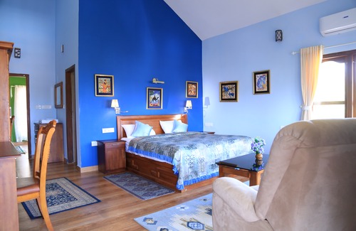 Anachal Hotel | Luxury Cottages with Beautiful Mountain View