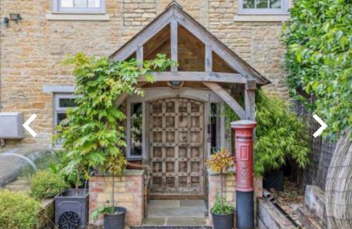 Chipping Norton Casa | Luxury Country Cottage With A View