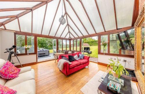Shifnal Casa | Luxury Country Escape with Hot Tub perfect for Friends and Families