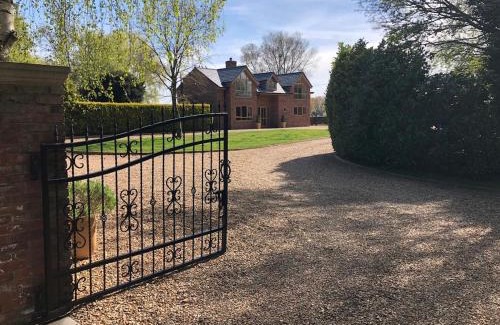 Ormskirk Casa | Luxury Countryside Retreat in Lancashire Sleeps 7