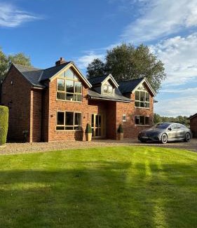 Ormskirk Casa | Luxury Countryside Retreat in Lancashire Sleeps 7